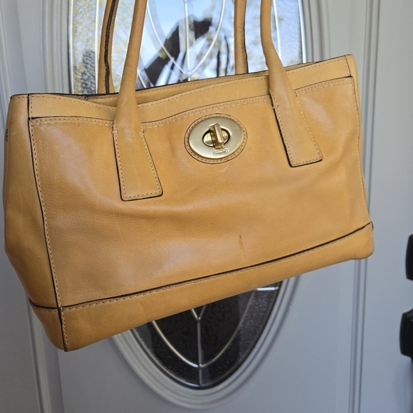 COACH Vintage 11553 Shoulder Bag Camel Turnlock Leather - Picture 2 of 14